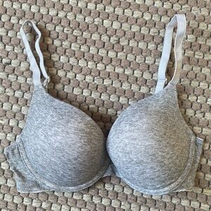 PINK Victoria’s Secret Grey Wear Everywhere Push-Up Bra Basic/ T-Shirt